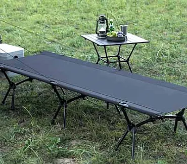 Welche Campingmöbel brauchen Sie, um einen Glamping-Platz einzurichten?